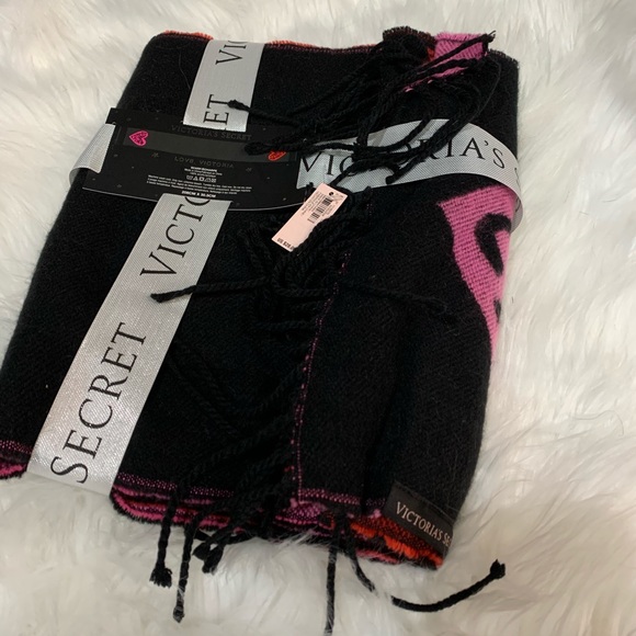 Victoria’s Secret scarf NEW - Picture 3 of 3